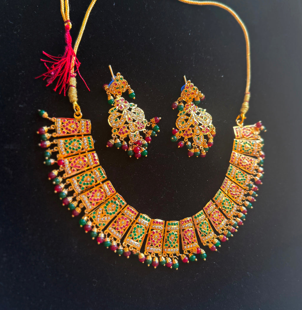 The Tikri Jadau Jewelry Set