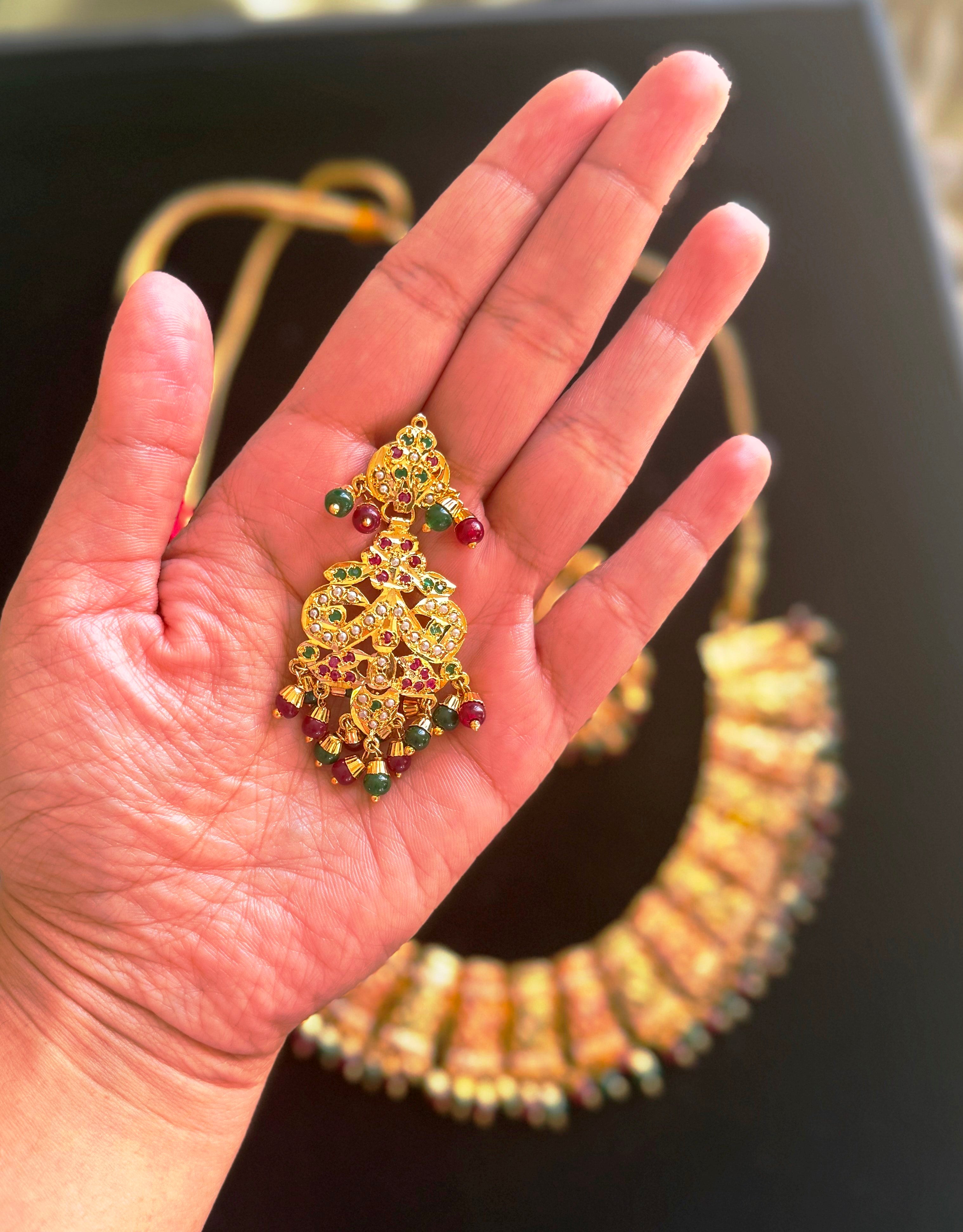 The Tikri Jadau Jewelry Set