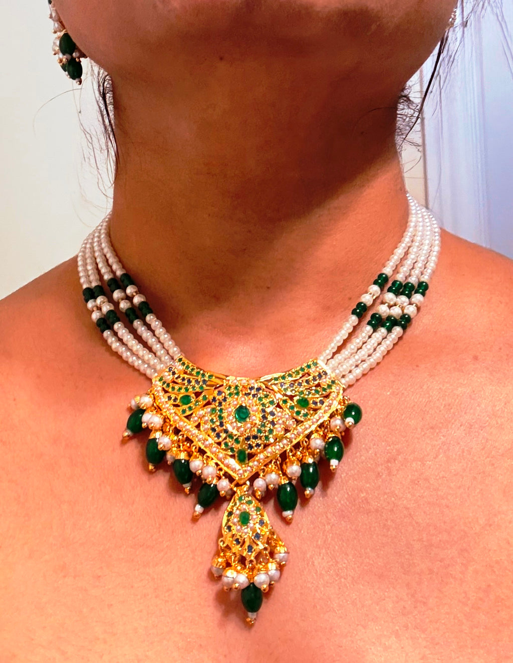The Green Jadau Pearls Necklace Set