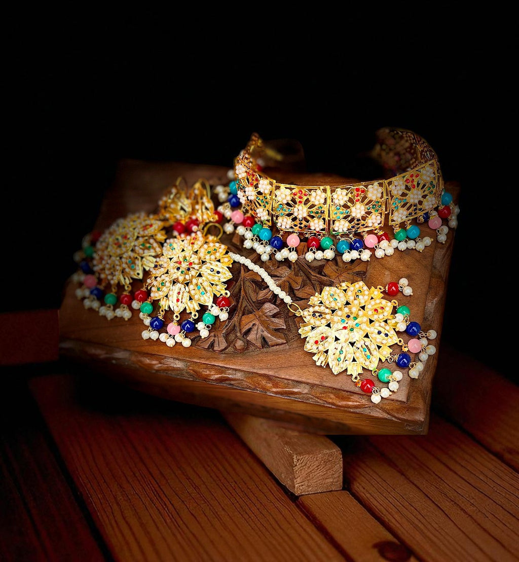 The Jadau Choker Jewellery Set : Multi