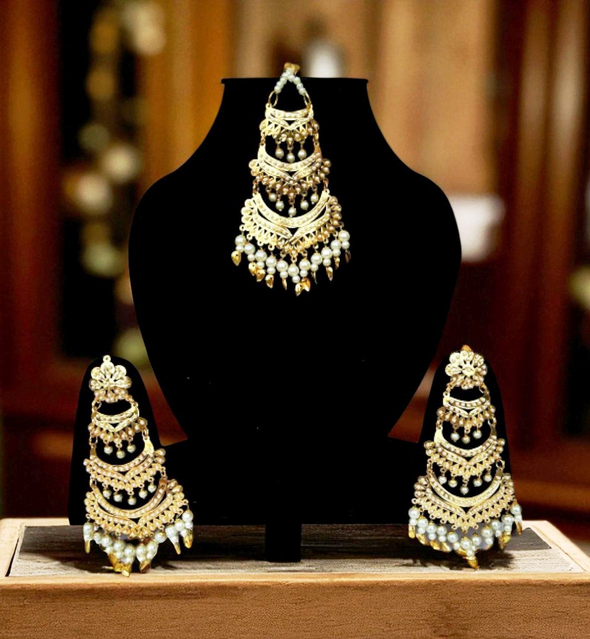 The Mutiyaar Jadau Maang Tikka with Earrings