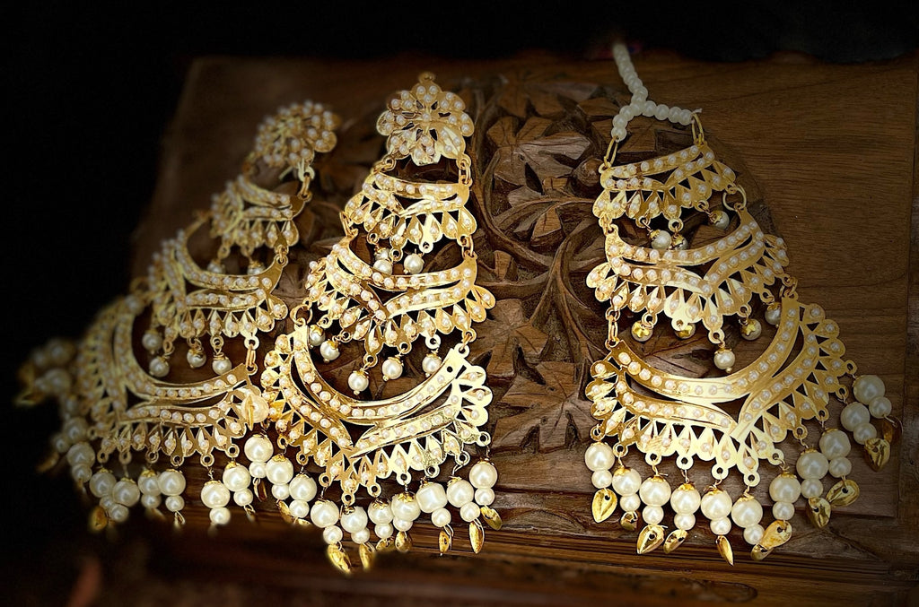 The Mutiyaar Jadau Maang Tikka with Earrings