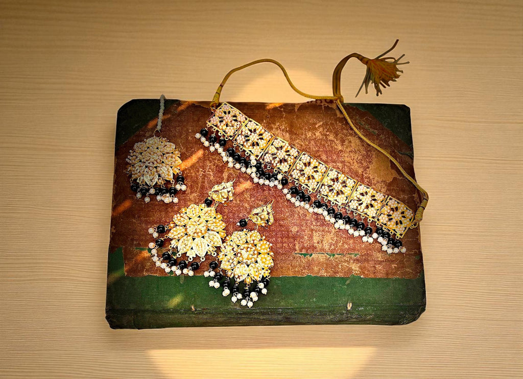 The Jadau Choker Jewellery Set : Black