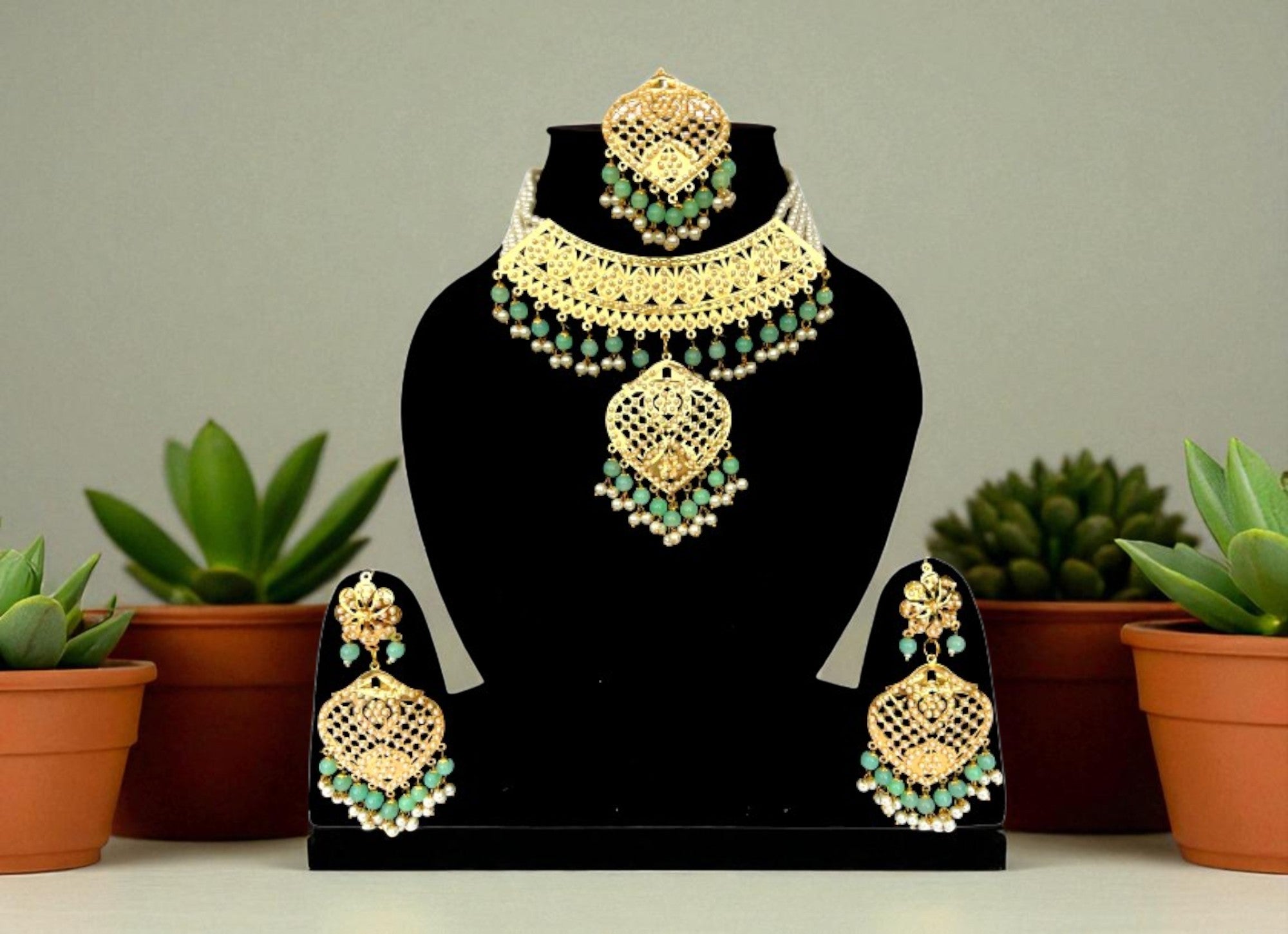 The Princess Jadau Jewellery Set : Pale Green